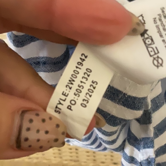 Vineyard Vines Classic Striped Blouse GUC - Picture 10 of 11